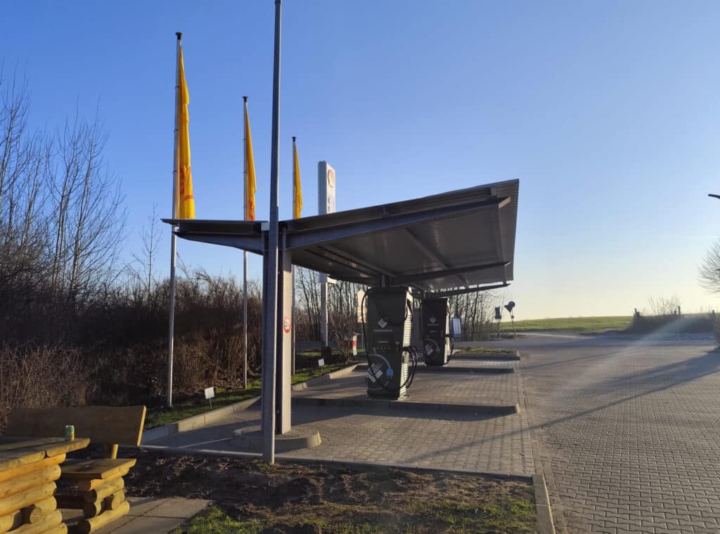 NORDENERGIE Ladeplätze an der SHELL Tankstelle in Geschendorf