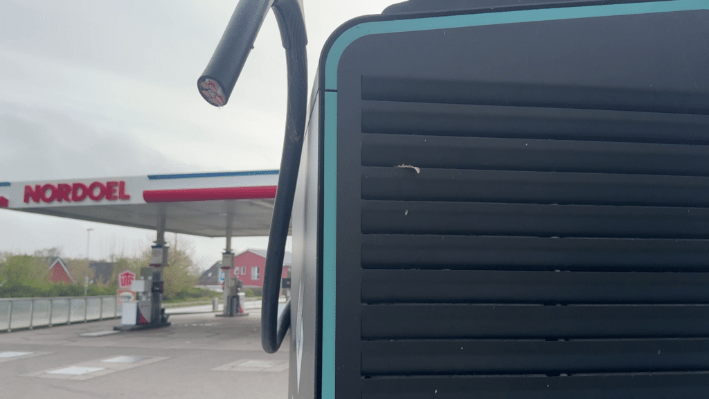 Abgeschnittene Ladekabel in Friedrichstadt